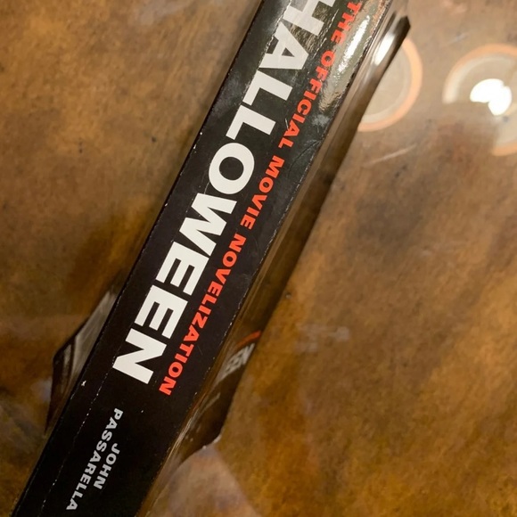 The Official Halloween Novelization - Picture 4 of 4